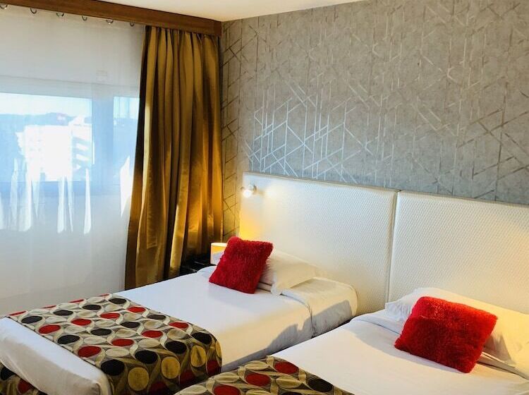 Номер Deluxe, Grand Hôtel De Nîmes 4 étoiles