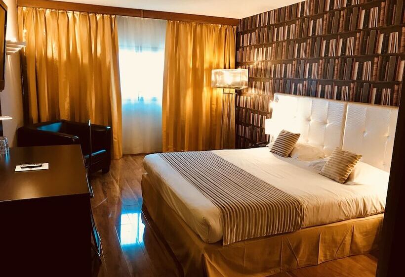 Номер Superior, Grand Hôtel De Nîmes 4 étoiles