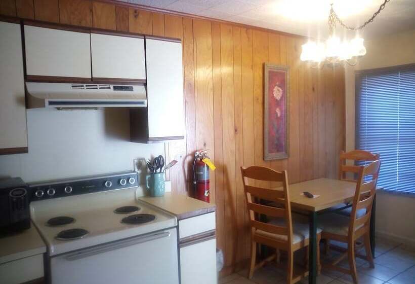 Студия Стандарт Двуспальная Кровать, Meadowlark Motel With Restaurant & Bar