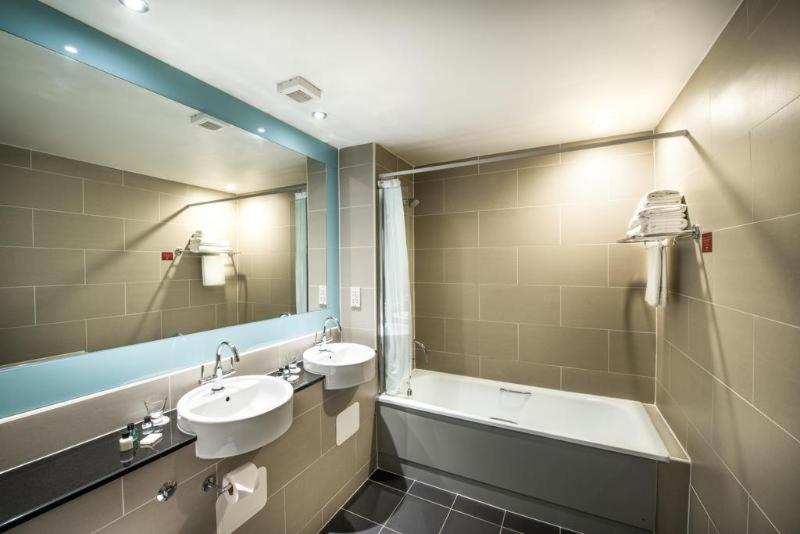 Номер Стандарт, Leonardo Edinburgh City