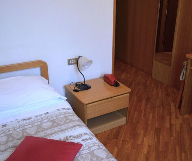 Camera Standard Individuale, Wanda