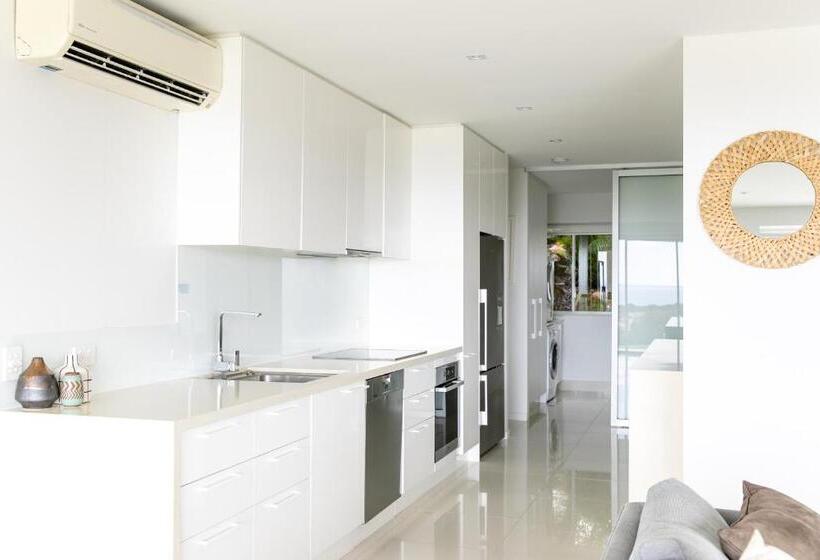 2 Bedroom Premium Apartment with Views, Noosa Crest Resort