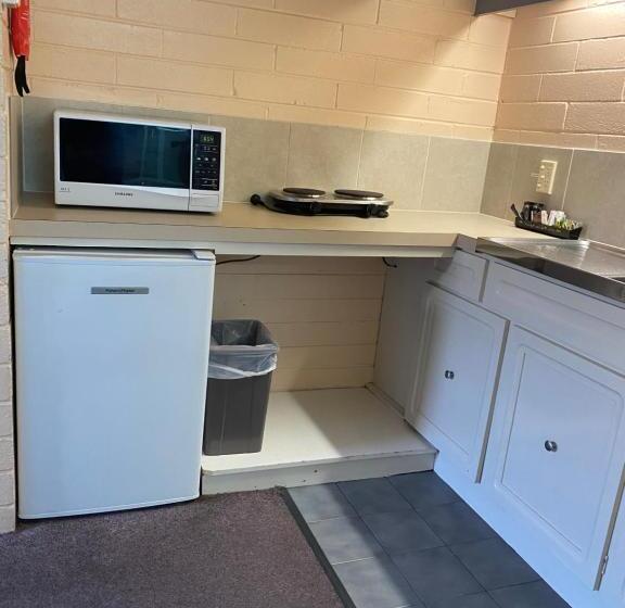 패밀리 룸, Mahogany Motel Warrnambool