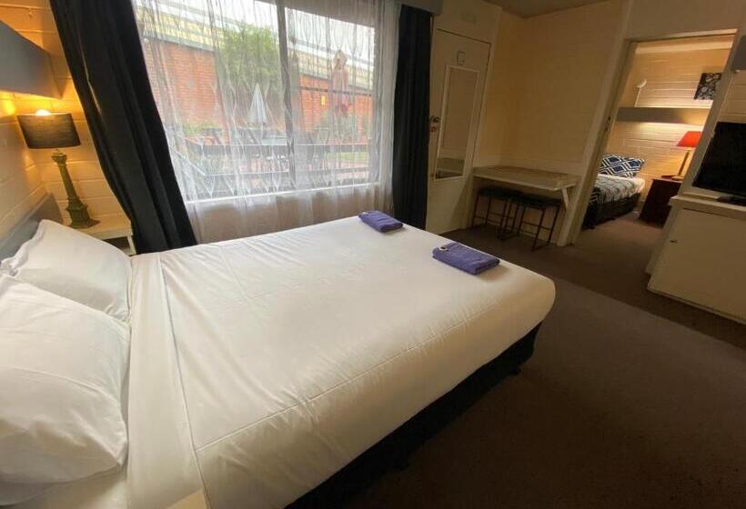 패밀리 룸, Mahogany Motel Warrnambool