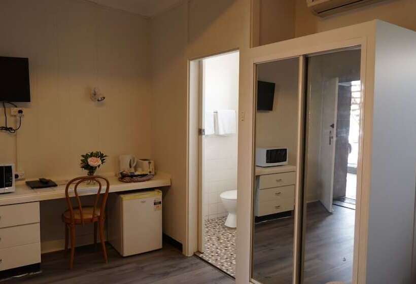 Семейный Номер, Country Motor Inn