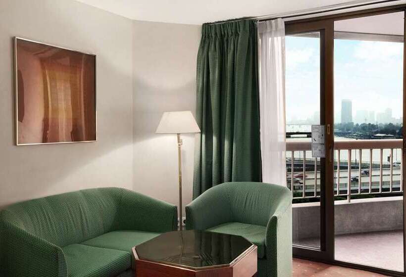스탠다드 룸 킹사이즈 침대, Hilton Vienna Plaza