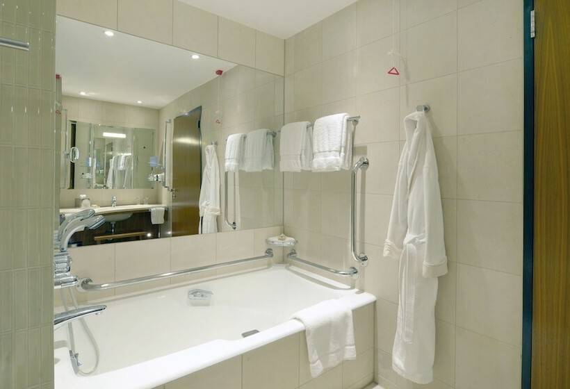Номер Superior, Canary Riverside Plaza