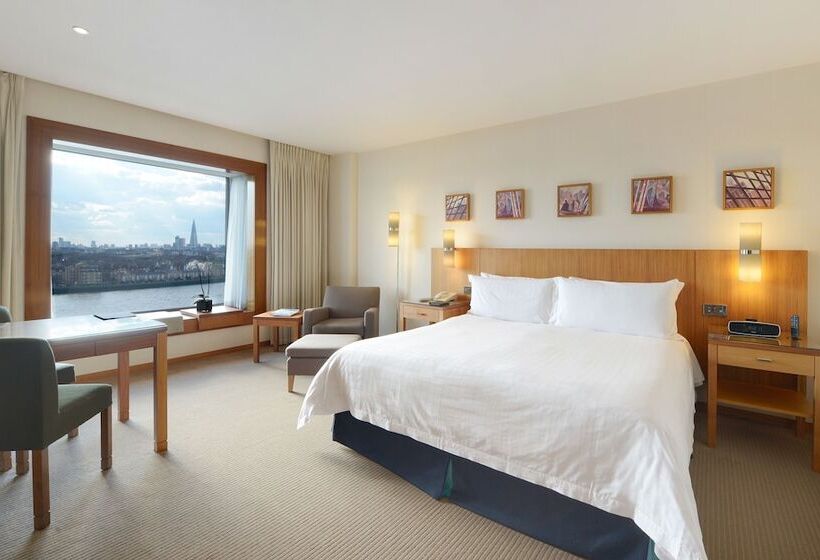 Номер Superior, Canary Riverside Plaza