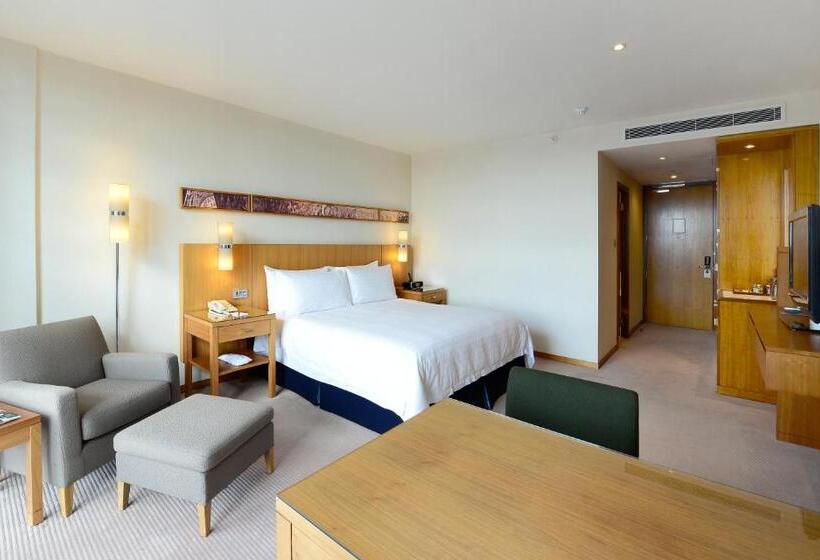 Номер Deluxe Кровать Кинг, Canary Riverside Plaza