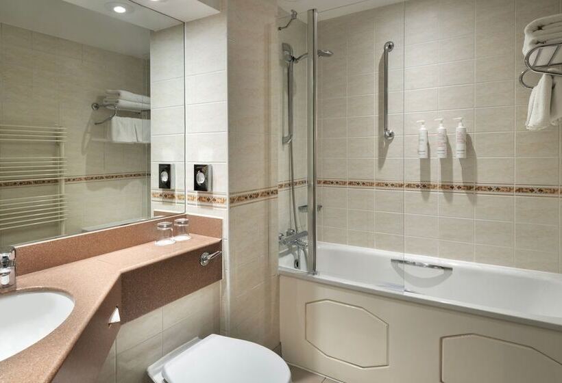Номер Deluxe, Delta Hotels By Marriott Worsley Park Country Club