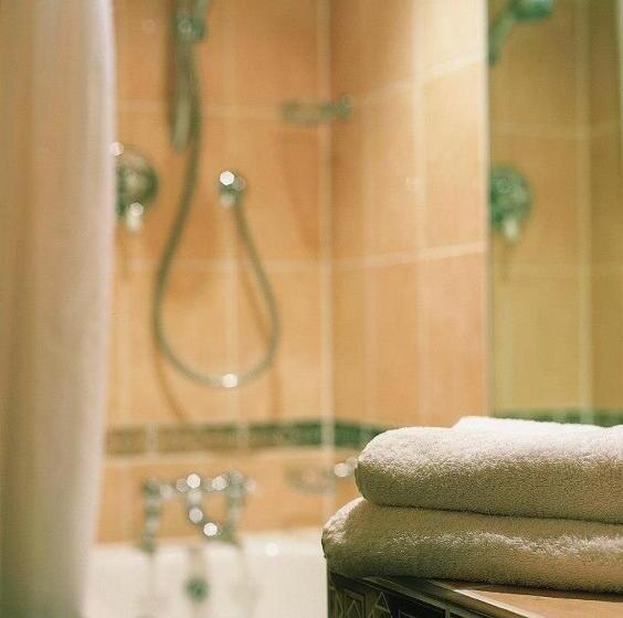 Номер Стандарт, Marwell Hotel   A Bespoke