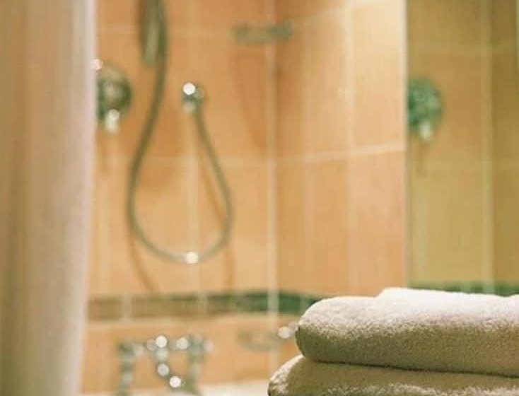 Номер Executive, Marwell Hotel   A Bespoke