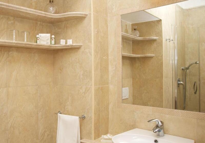 Полулюкс, Middle Eight   Covent Garden   Preferred Hotels And Resorts