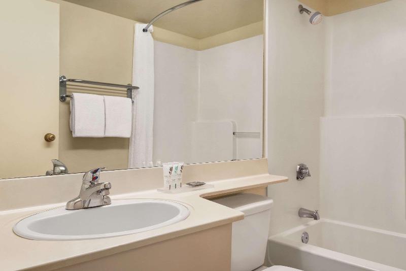 带大床的标准间, Country Inn & Suites By Radisson, Saskatoon, Sk