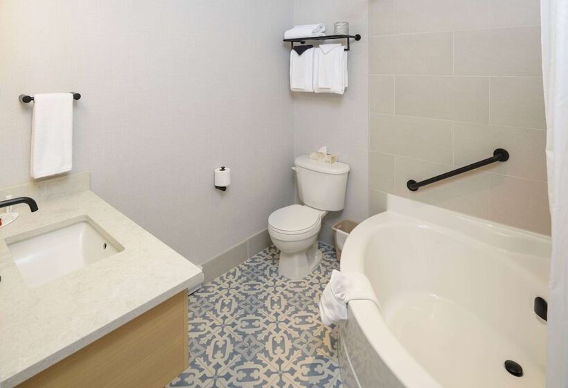 اتاق استاندارد با 2 تخت دوبل, Balcomo, A Ramada By Wyndham