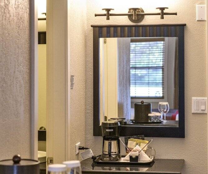اتاق استاندارد با 2 تخت دوبل, Balcomo, A Ramada By Wyndham
