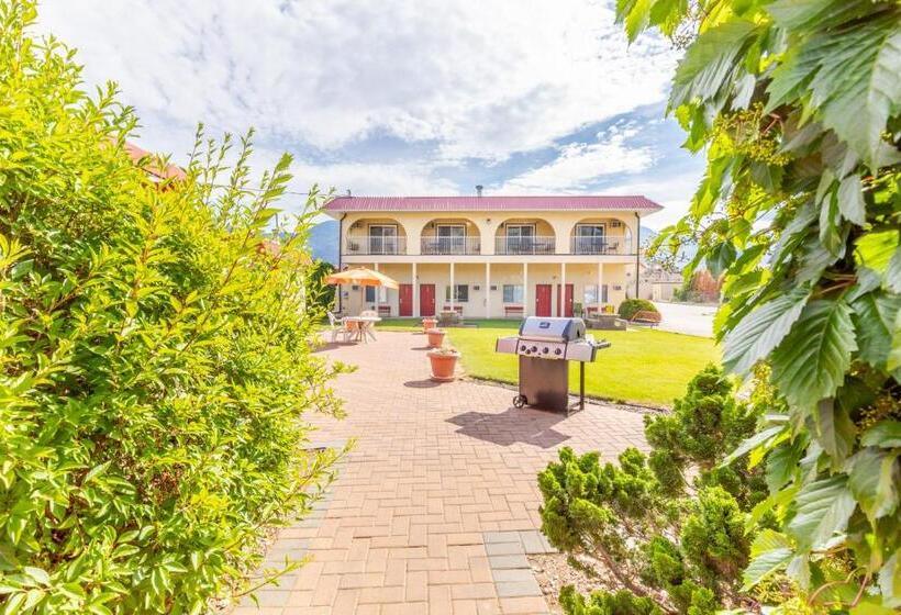 스위트 킹사이즈 침대, Westridge Motor Inn