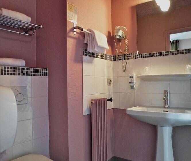 Quarto Estandar, Brit Hotel Le Surcouf