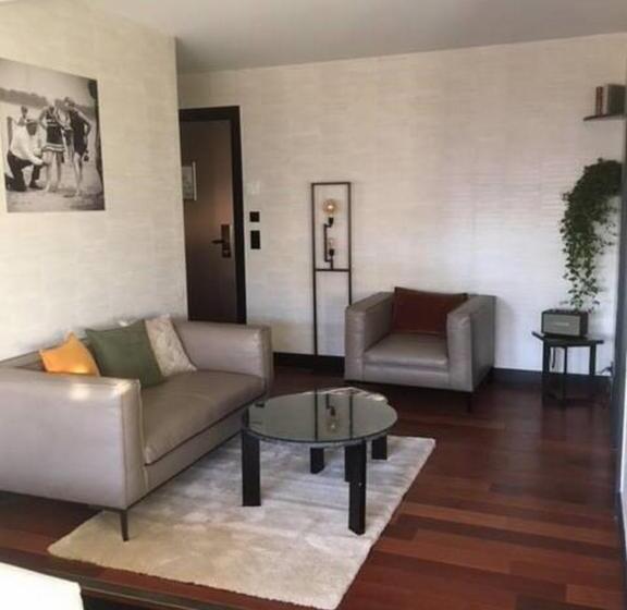 سوییت جونیور, Cannes Centre Univers