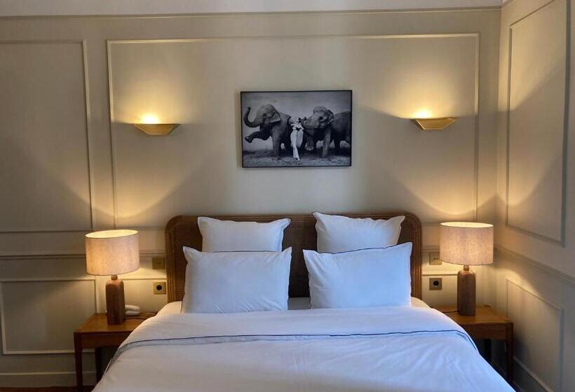 Полулюкс, Hôtel Bristol Pau