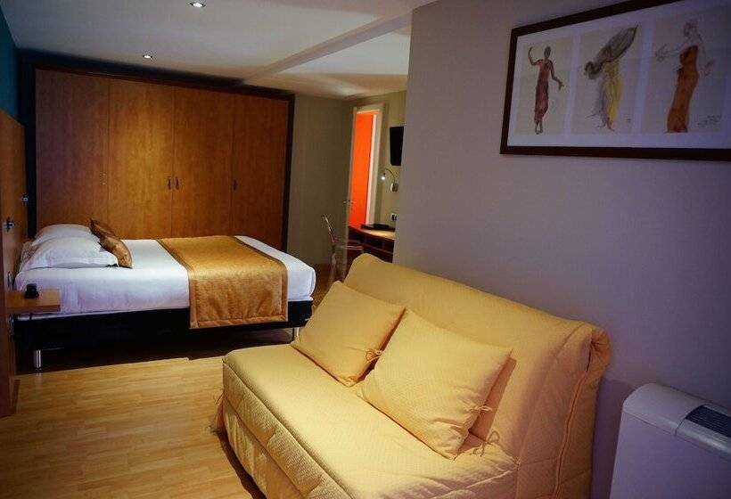 Семейный Номер, Logis Hôtel De Bourgogne   Mâcon