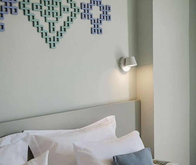 Quarto Estandar Individual, Arkadi