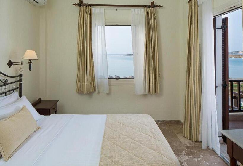 Номер Superior, Contaratos Beach