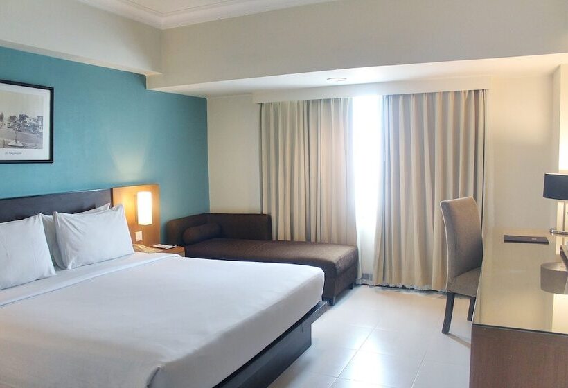 اتاق اجرایی, Santika Pandegiling Surabaya