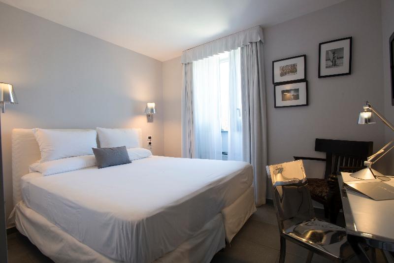 Номер Deluxe, The Orchid Hotel Mumbai Vile Parle