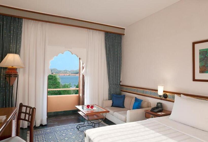 Номер Deluxe Вид на Озеро, Trident Jaipur