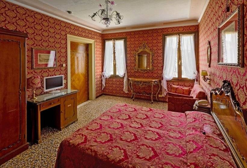 سوئیت جونیور با چشم‌انداز, Antica Locanda Sturion Residenza D Epoca