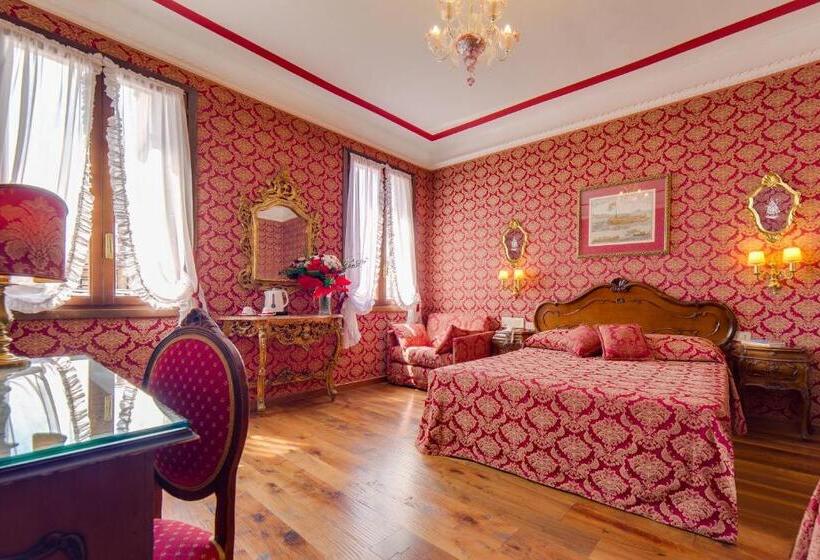 اتاق استاندارد سه نفره, Antica Locanda Sturion Residenza D Epoca