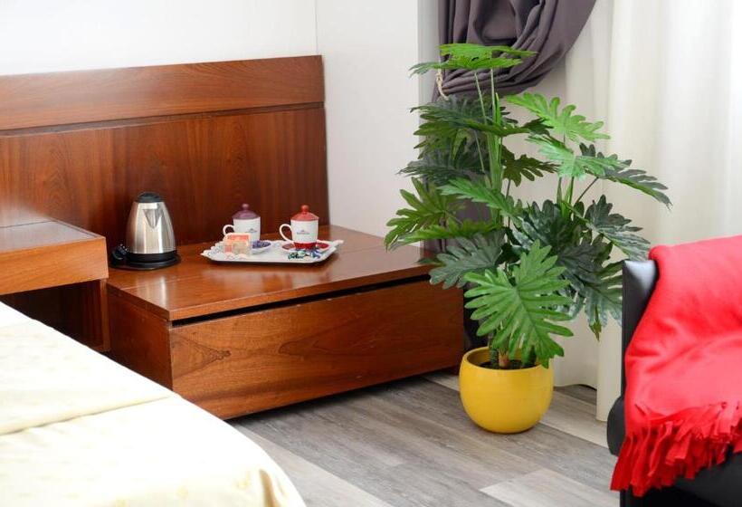 Номер Deluxe, Krystal