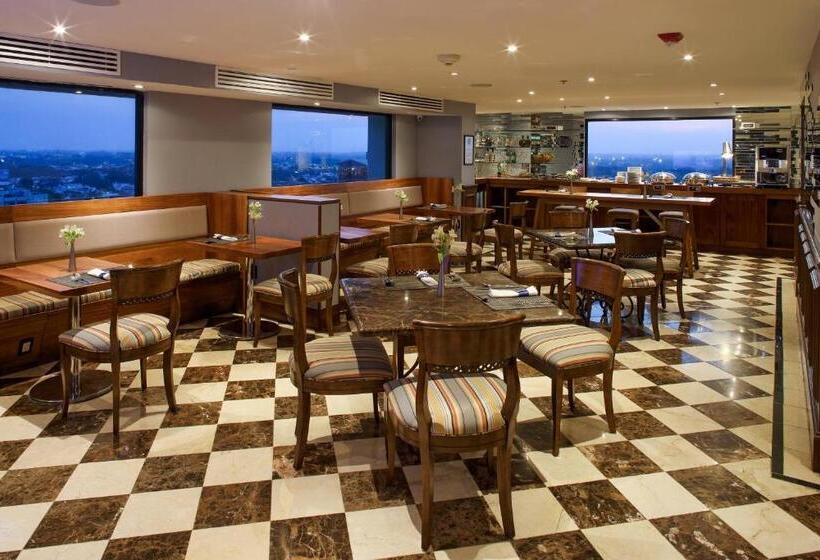 Büyük Çift Kişilik Yataklı Executive Oda, Villahermosa Marriott
