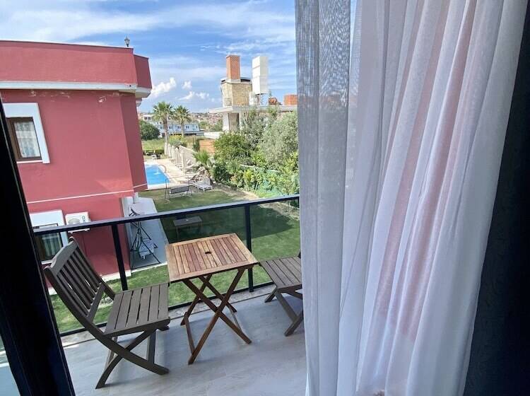 اتاق لوکس سه تخته, Cilek Butik Otel