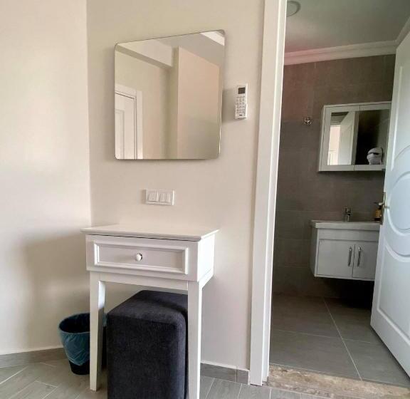 اتاق لوکس با بالکن, Cilek Butik Otel