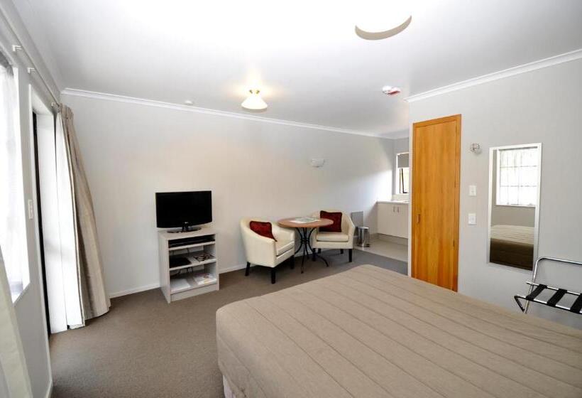 이그제큐티브 스튜디오, Knightsbridge Court Motor Lodge