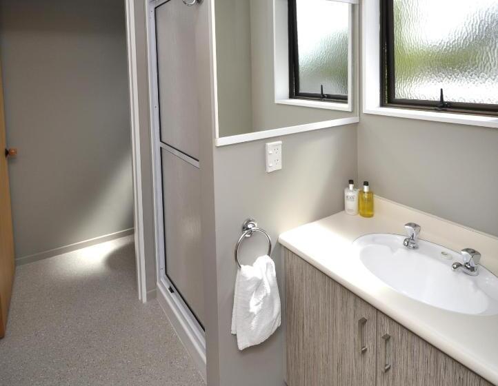 스위트, Knightsbridge Court Motor Lodge