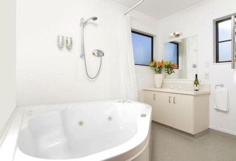 자쿠지 스위트, Knightsbridge Court Motor Lodge
