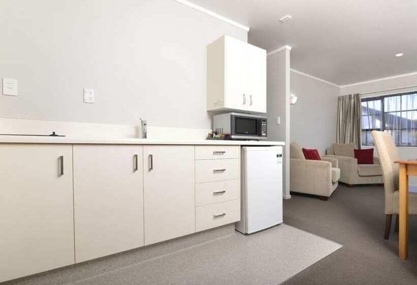 자쿠지 스위트, Knightsbridge Court Motor Lodge