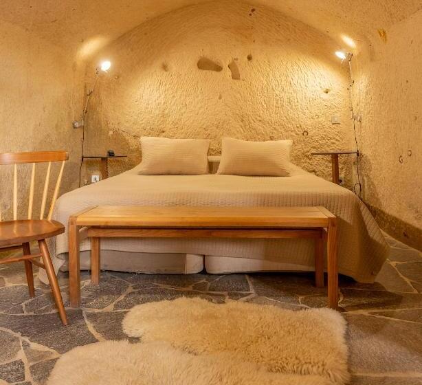 Номер Стандарт, Serinn House