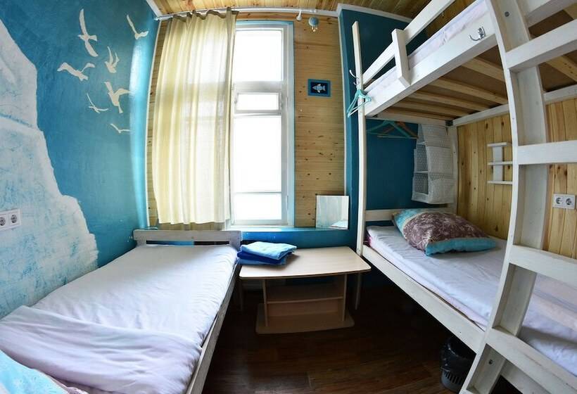 اتاق استاندارد سه نفره, Good News Hostel