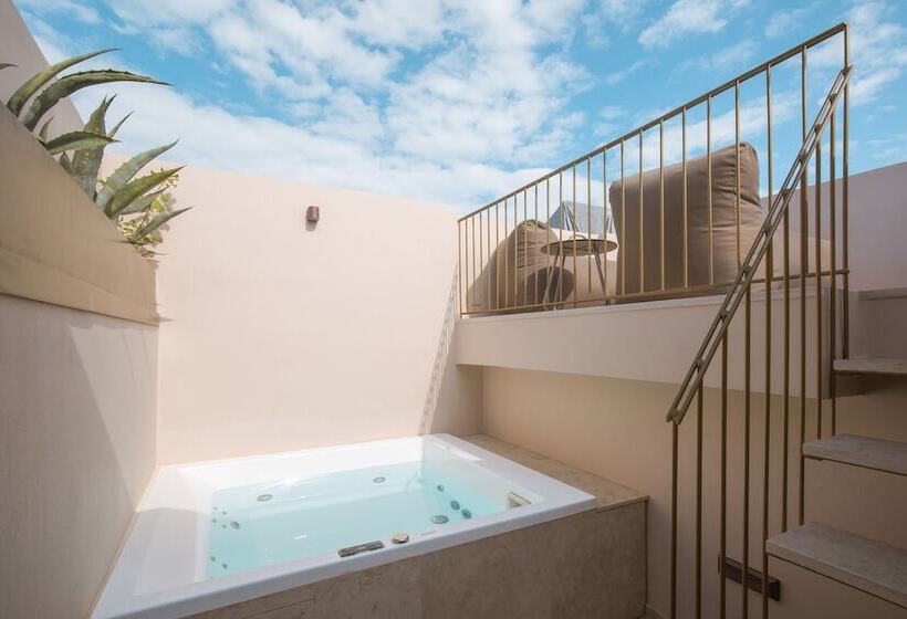 استوديو إدارى, Neratze Hammam Suites