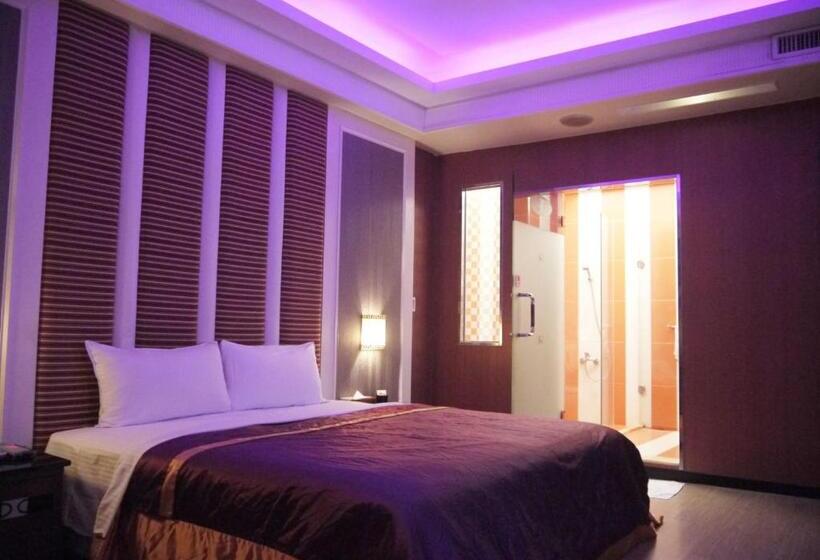 اتاق استاندارد, Roman Vacation Motel