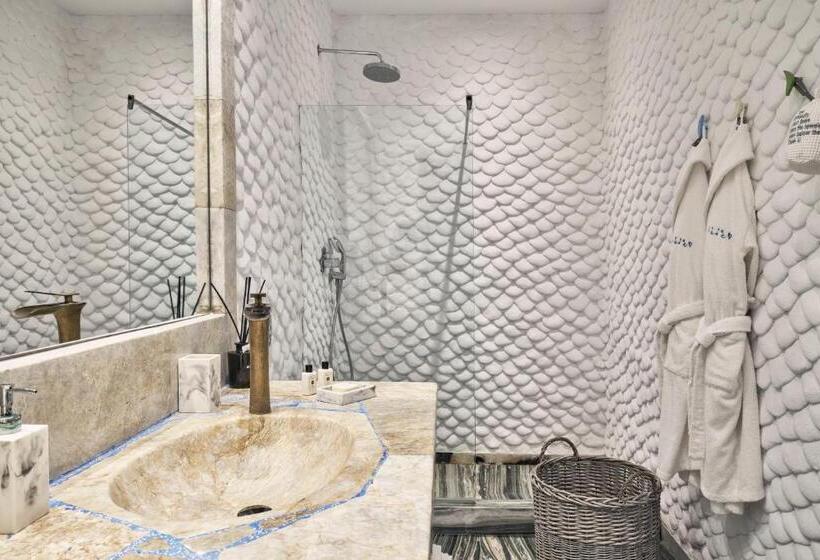 3 Bedroom Suite, Calilo