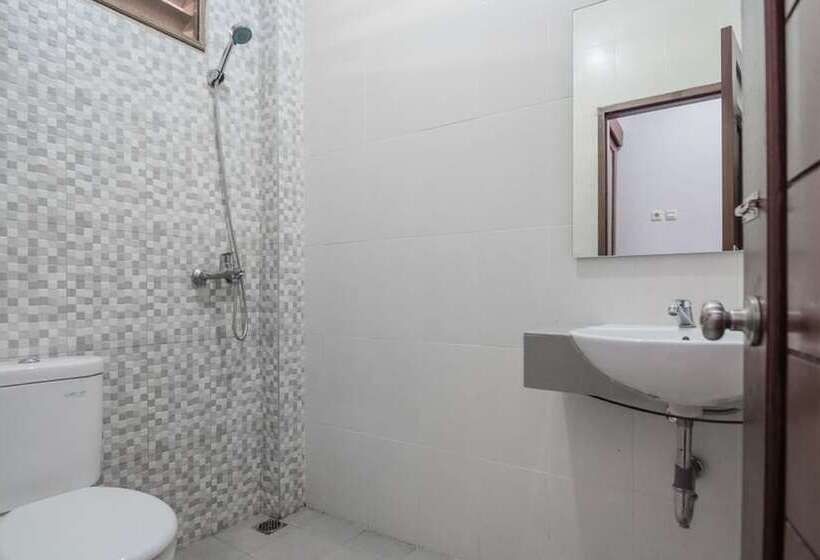 Номер Стандарт, Reddoorz Syariah Near Sepinggan Airport Balikpapan