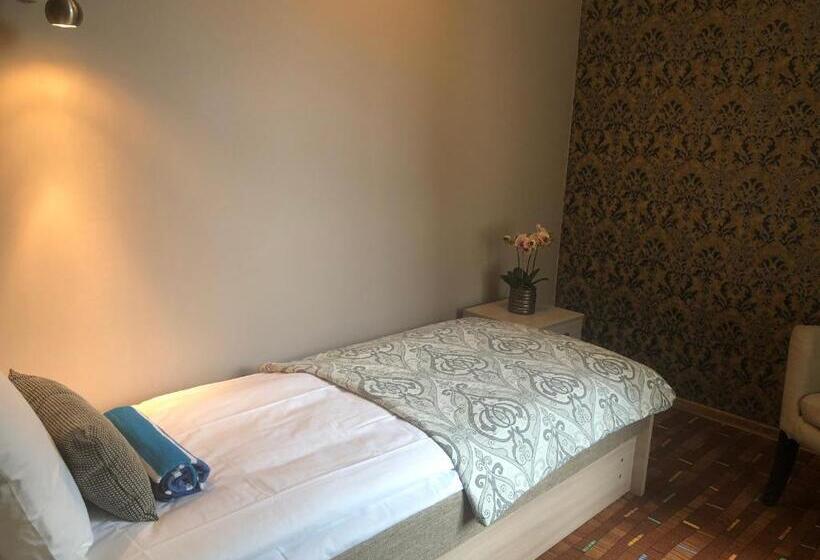 اتاق استاندارد یک نفره, Villa Kadriorg Hostel