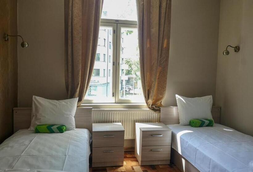 تختخواب در اتاق مشترک, Villa Kadriorg Hostel