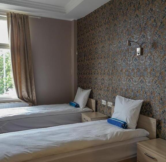اتاق استاندارد با سرویس بهداشتی مشترک, Villa Kadriorg Hostel