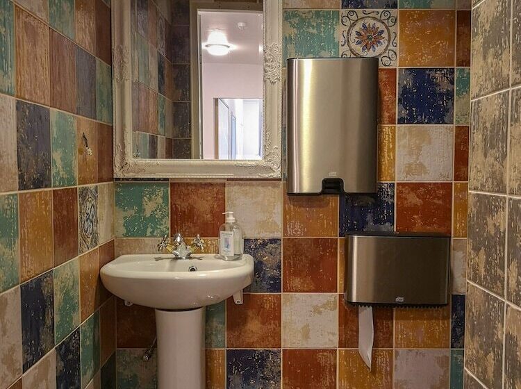 اتاق استاندارد یک نفره, Villa Kadriorg Hostel